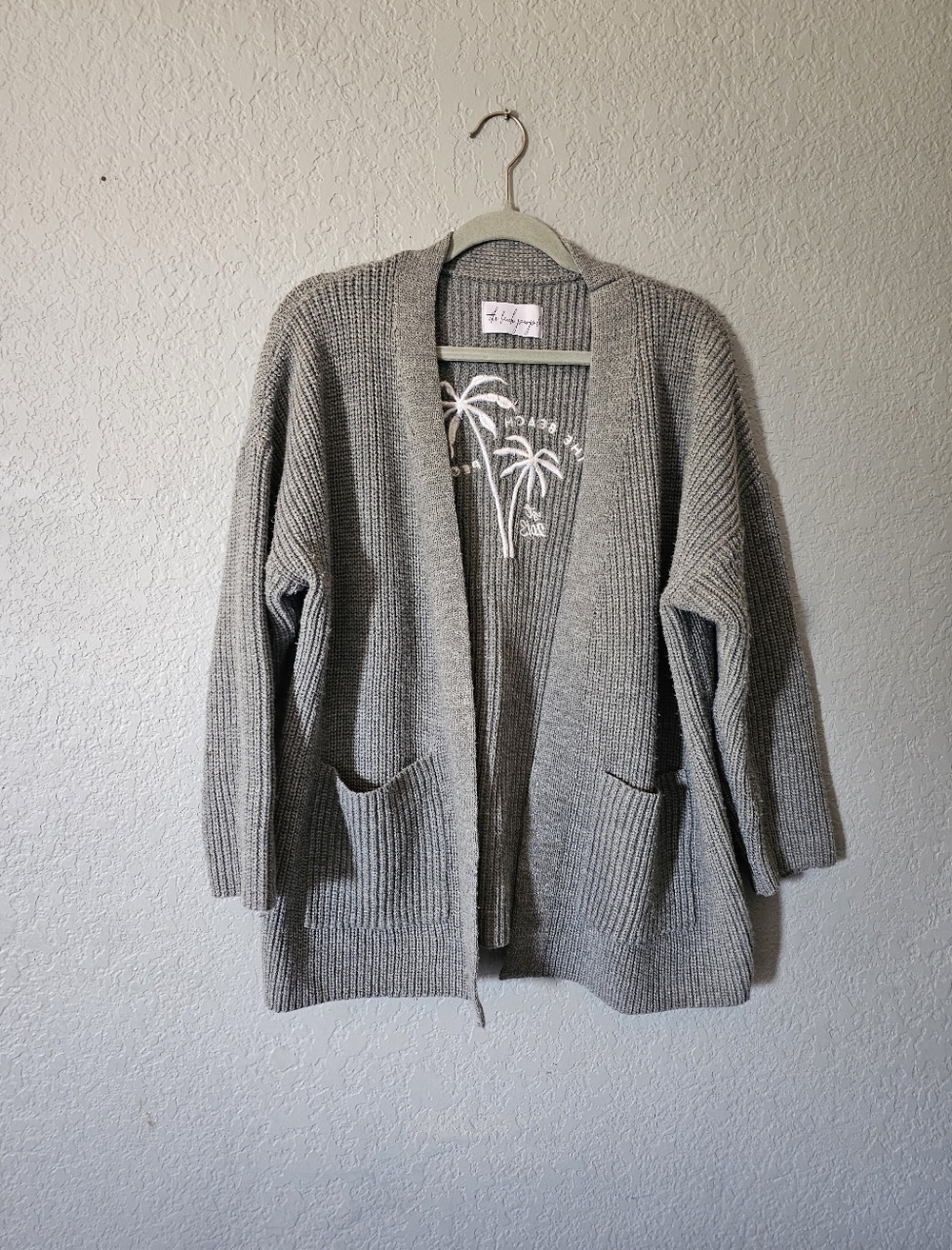 Cozy Open-Front Light Gray Knit Cardigan with Front Pockets